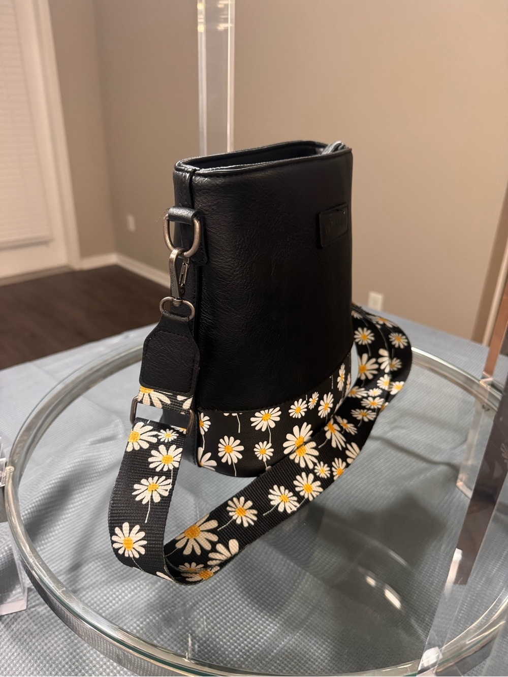 Wrangler Black Crossbody with Daisy Strap - Picture 6 of 16